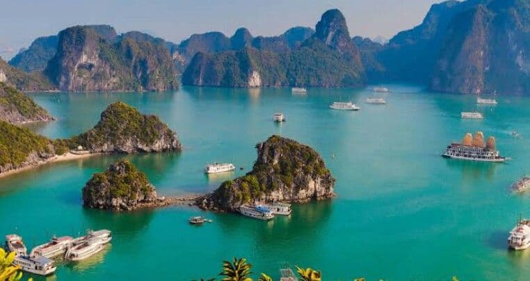Ha Long Travel Guide - Best time to visit - Booked ai