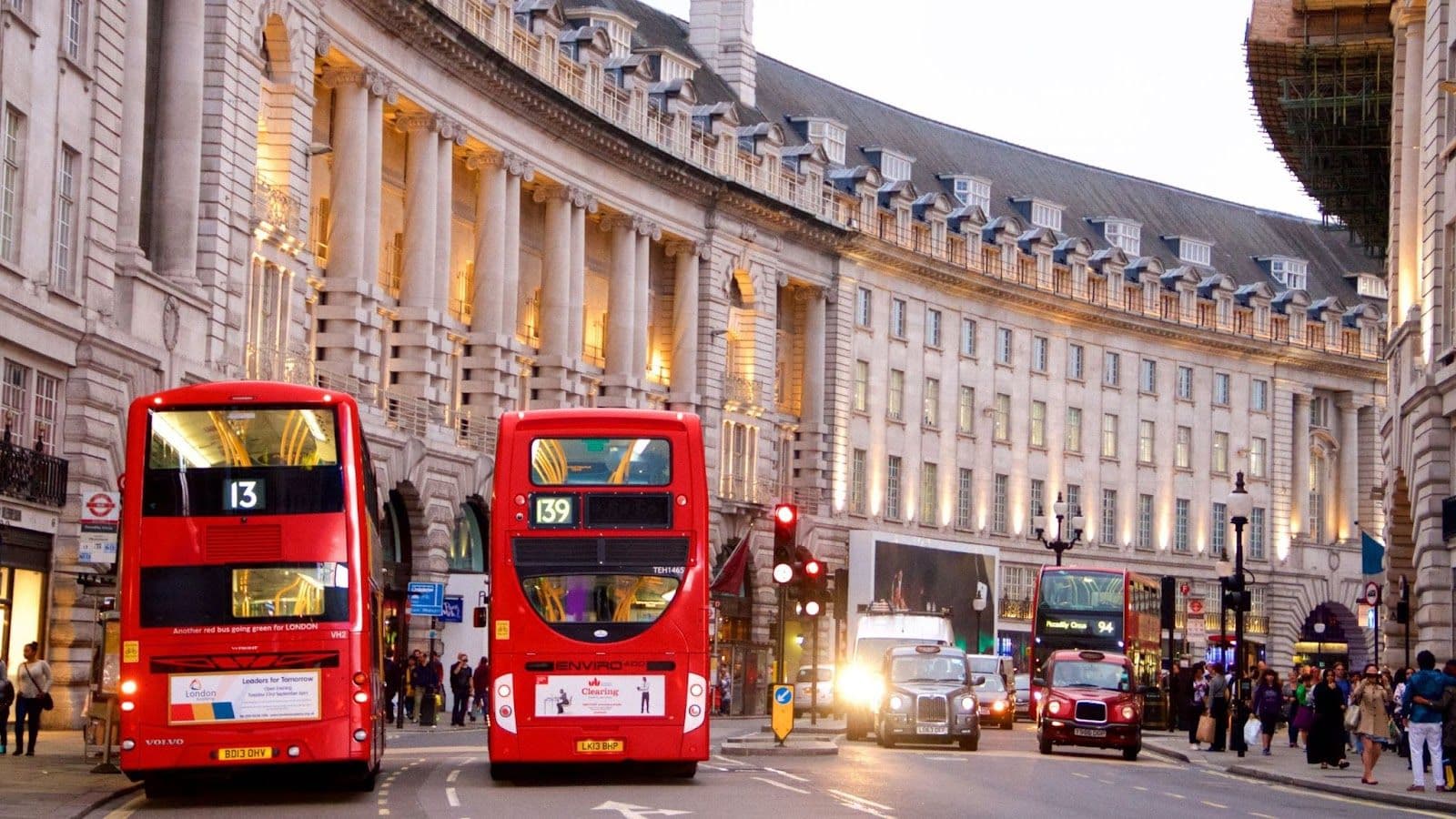 Find The Best Flights To London With AI Travel